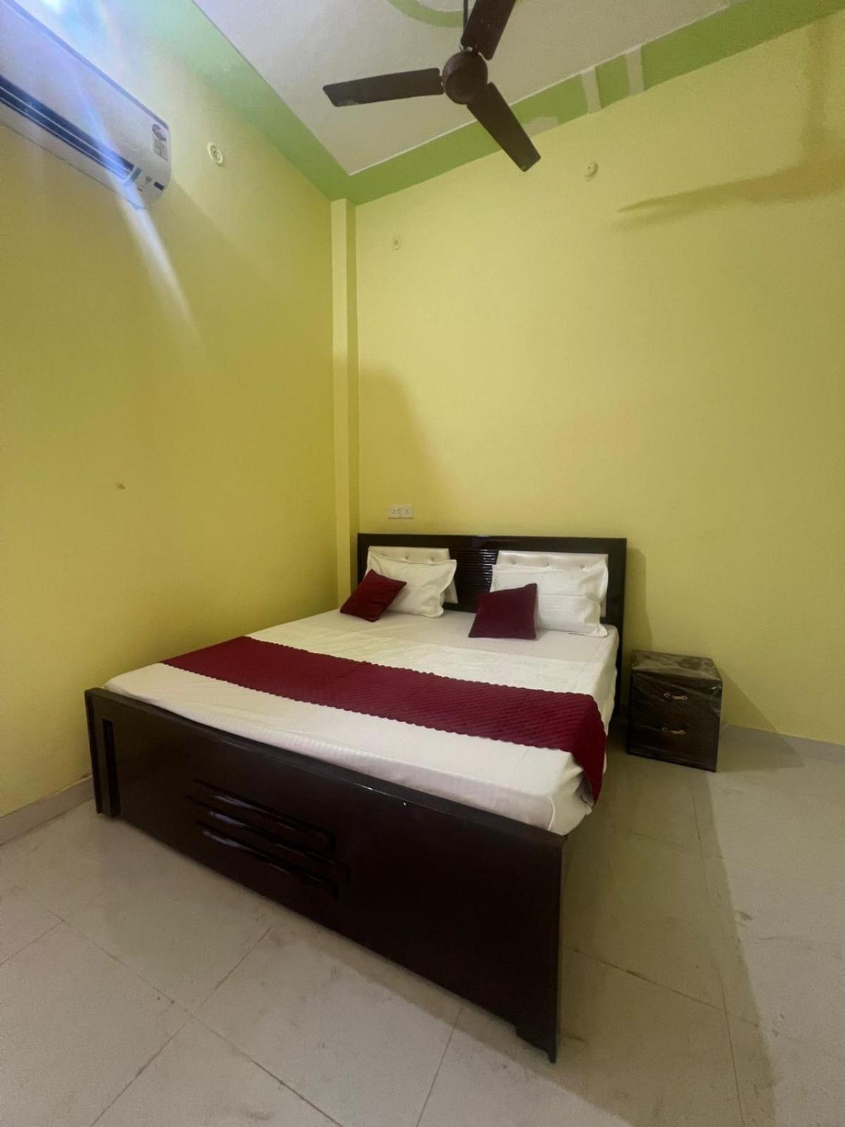 Hotel Vijay Palace Ayodhya エクステリア 写真