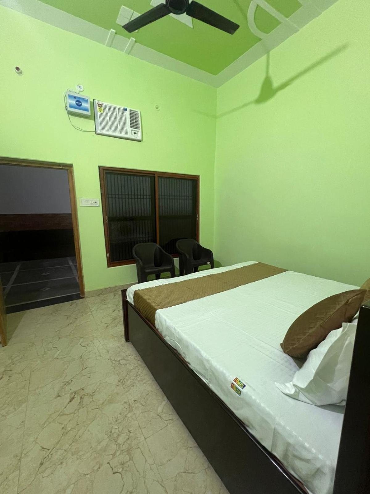 Hotel Vijay Palace Ayodhya エクステリア 写真